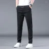 Męskie spodnie 2023 Męskie wiosenne lato Stylowe stylowe wysokiej jakości paski Joggers Black Grey Korean Style Elastic Prosty Fit Moders