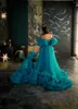 Flickaklänningar Design Gorgeous Mother and Daughter Matching Tulle Fluffy Ruffle med tåg från axeln Evening Party Prom Gown