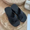 Leder-Schaum-Hausschuhe, Damen-Designer-Sandalen, klassische Buchstaben-Flip-Flops, modische Keil-Plateau-Schuhe, Sommer-neue Outdoor-Strandschuhe, rutschfeste, bequeme flache Schuhe