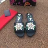 Neue Sommerblume Strass Hausschuhe Slides Sandalen offene Zehen flache Absätze Damen Luxus Designer Lederlaufsohle Mode Freizeitschuhe Fabrikschuhe Größe 34-42