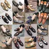 Lyxvarumärkesdesigner loafers pekade tå krokodil vinröd klänningsskor formella slitskor kontorsföretagskor