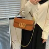 Bolsas 2023 no início da primavera nova moda de alta qualidade bolsa transversal simples bolsa feminina bolsa de ombro única corrente nas axilas 75% saída barata atacado