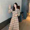 Casual Dresses Spring Women Chiffon Vintage Mid-Calf Dress Loose Button Turn-Down Collar Fashion Belt Plaid långärmad kvinna