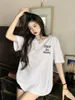 女性用TシャツGBG3690 2023年夏のゆっくりと多用途のオフショルダーコットンソリッドVネック短袖Tシャツ女性服