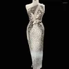 المرحلة ارتداء المرايا الفضية اللامعة فستان سهرة جوفاء عاريات عيد ميلاد طويل الاحتفال بأزياء النساء راقصة فساتين الزي XS4087