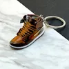 LLavero de zapato de baloncesto de marca de 20 estilos, llavero de zapatilla clásica, colgante creativo para mochila, regalo de cumpleaños