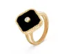 Дизайнерское кольцо с четырьмя листьями Clover Ring 18k Gold 925 Silver Lucky Grass Simple Light Luxury Curgeding Пара Кольцо Высококачественное не вымывание не аллергическое подарок