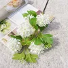 Teste di fiori secchi palla di neve Ramo di ortensia decorazione della stanza bianca fiori di seta artificiale con foglia verde per la fotografia di decorazioni domestiche