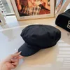 Bra kvinnors fritidsdesigner Ball Cap Summer Vacation Dating Fashion äkta lädermaterial Metall Triangel Letter Printing Casquette