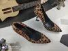 Sandali con tacco a spillo da donna Designer di lusso Scarpe con tacco alla moda Décolleté con cinturino in pelle Pelle verniciata bianca nera taglia 35-41 Scarpe famose alla moda