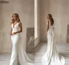 Moderne Brautkleider im Meerjungfrau-Stil mit tiefem V-Ausschnitt und großer Schleife, elegante Satin-Boho-Garten-Brautkleider, Sweep-Zug, sexy, offener Rücken, modische Brautroben von Mariee