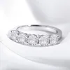 Pierścień Smouee White Gold D Color Pierścień 4 mm dla kobiet 1.5ct Stone Match Diamond Wedding Some