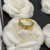 Luxurys Designer-Ringe voller Diamanten, Bandringe, floraler Vintage-Messing-offener Ring, Blume, einzigartiges Design, europäische und amerikanische Frau