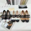 Luxury Designer Dress Shoes Nappa Leather Ballerinas Leather Spets Heel Whith Buckle avtagbara band Kvinnor Naken Beige Ballet Dance Sandals Shoes With Box