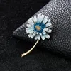 Broches femme mode bleu rose petite marguerite pour femmes luxe jaune or couleur émail alliage plante broche épingles de sûreté