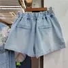 Kvinnor Jeans Ligh Blue Denim Shorts for Women 2023 Spring Summer Heavy Industry Pärlagad blommor Elastisk hög midjebyxor Femme