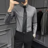 Hommes chemises décontractées 2023 été mode hommes robe chemise à manches longues Slim Fit rayé bouton social hommes vêtements de cérémonie bureau Blouse R96