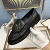 Elbise Ayakkabı 2023 Tasarımcı Elbise Ayakkabı C Markalı Siyah Beyaz Somunlar Kadınlar Kapitone Deri Sıradan Ayakkabı Flep Chunky Spor Kekatlar Buzak Döşeme Ayakkabı Lüks Katırlar Lafer Boyut