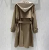 مصمم Windbreaker مصمم غطاء محرك للنساء معطف الخندق الخريف الشتاء دافئ المزاج سترة القبعة قابلة للفصل كلاسيكية مزدوجة الصدر