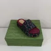 Pantofole di marca di lusso Piattaforma per muffin con alfabeto ricamato Sandali da donna B22 Pantofole da spiaggia per coppia di design GGity