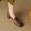 Sapatos formais 2023 Primavera Feminino Sapatos De Couro Dividido Dedo Quadrado Salto Pesado Retrô Salto Alto Com Borlas Rasas