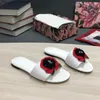 Neue Sommerblume Strass Hausschuhe Slides Sandalen offene Zehen flache Absätze Damen Luxus Designer Lederlaufsohle Mode Freizeitschuhe Fabrikschuhe Größe 34-42