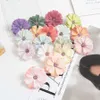 Gedroogde bloemen 50 STKS Kunstmatige Goedkope Zijde Daisy Head MINI Thuis Bruiloft Decoratie DIY Scrapbook Fake Plant Kerstkrans Hoofdtooi