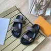 Sandálias de fivela de praia de couro de designer de luxo bom dia sapatos femininos confortáveis em relevo sapatos baixos de verão 2 alças ajustáveis