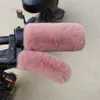 En gros 2pcs gants + 2pcs manches de frein à main guidon de moto universel scooter électrique lapin chaud comme des gants de guidon en peluche