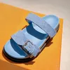 Klassiska tofflor Summer Woman Beach Cartoon Big Head Leather Flat Belt Buckle Sandals Hotel Bath Men Slides Designer Kvinnor Skor stor storlek 35-41-42-45 med låda