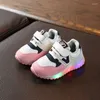 Atletiska skor mode sneakers barn pojke ensam enfant led lätt glödande lysande tjej baby sport småbarn liten barn casual sko