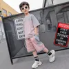 Set di abbigliamento Ragazzi Abito estivo Stile coreano Bambini e ragazzi Pantaloncini a maniche corte Set di due pezzi Abbigliamento alla moda alla moda 230612