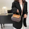 Texture Apple Women's Bag 2023 Ny enkel axelväska Kvinnors stora kapacitet handhållen crossbody väska 75% billig utlopp grossist