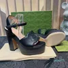 2023 Designer Luxury High Heel Women's Sandals Thick Heel Laminerat läder 12 cm Ultra High Heel Sandals Summer Beach Wedding Shoes Storlek 35-42