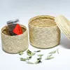 Förvaringskorgar Desktop Cosmetics Basket Handmased Grass Woven Circular Hushåll Box Gift Tvätt 230613