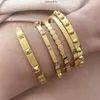 Imperméable à l'eau sans ternissement bijoux en acier inoxydable bijoux empilables 18k plaqué or bracelets jonc pour cadeau