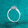 Cluster Ringen Royal Blue Moissanite Diamond Ring 0.5ct Duiveneieren Bright Cut 925 Zilveren Vrouw Mode Bruid Engagement Bruiloft Luxe