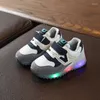 Buty sportowe moda trampki Dzieci Chłopiec Enfant LED LED LIDA Świecająca świetlista dziewczyna sport