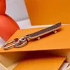 Märke skateboard nyckelringar rostfritt stål kreativt designad nyckelring brun svart hänge tillbehör med ruta 949a258r235j