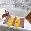 Мужские пляжные тапочки дизайнерские туфли Lazy Flat Baotou Flip Flops обувь 100% кожаные женские туфли Slides Lidse Letter Классическая женщина с тапочкой металлические мужские сандалии размер