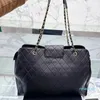 2023-tote de luxo bolsa feminina de couro de camada grande bolsa de compras para mulheres bolsa transversal de corrente de ouro bolsa de mão da moda bolsa de couro preto