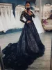 Gotycka czarna koronka Linia Line Wedding Suknie z długimi rękawami Deep V Szyja Sexy Otwarte Back Bridal Suknie