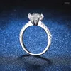 Anelli a grappolo Trendy 2ct Round Moissanite Diamond Ring Women 925 Sterling Silver 8 Prong Moissanita Fidanzamento Placcato in platino Test di superamento