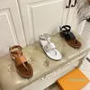 2023-Luxury Flat Sandals Slides White Black Brown Perforated Calfleather Wide Front Strap Graved Spuckle Slippers Storlek 35-42