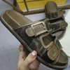 Ontwerper 2023 bedrukte mannen en vrouwen voelen bruine satijnen sandalen zijden sjaalstof comfortabele en zachte platte pantoffels sandalen loafers maat 36-46