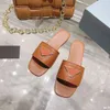 Chinelos de grife sandália plana feminina sliders verão marrom branco preto couro triângulo luxo casa ao ar livre praia slides sapatos com caixa