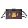 Bolsa de ombro de luxo com design de caixa feminina Bolsas de corpo cruzado Bolsas de ombro de couro Catograma Mini mala 20 cm