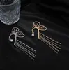 Candelabro Pendurado Pendão de Cristal Borboleta Clipe de Osso de Orelha Única Feminino Brincos de Pérola Longos Gelados para Mulheres Meninas Senhoras Design Presente Oteec