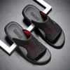 Тапочки Coslony Men Slippers Роскошные бренд кожа мягкие мужчины летние тренды пляжные туфли на открытые не скользящие шлепанцы Men J230613