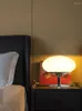Bordslampor medeltida bauhaus sovrum sovsslampa el rum kreativ personlighet klassisk hem rand metall glas ljus